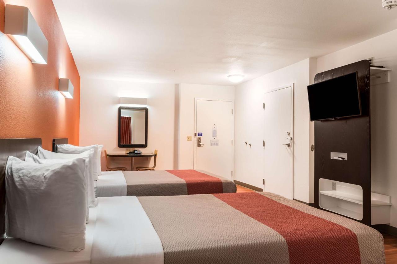 Motel 6 Wilkes Barre Arena Exterior photo